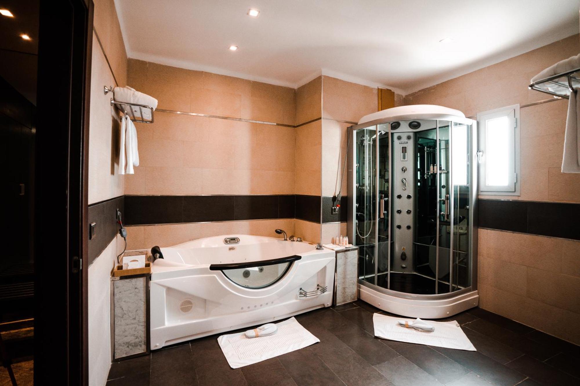 Dwo Mira Palace 4*